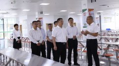 张富林到莱芜区香山学校开展教师节走访慰问活动